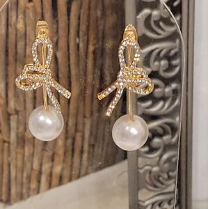 NWT Elegant Gold Or Rose Gold Bow Pearl Drop Earrings.
